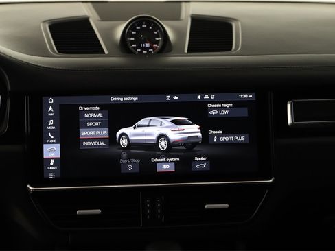 Used 2021 Porsche Cayenne GTS image 19