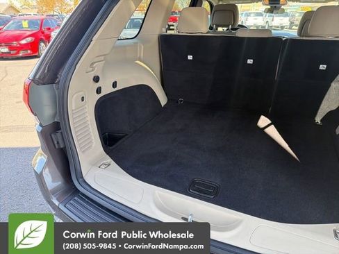 Used 2018 Jeep Grand Cherokee Laredo RWD image 30
