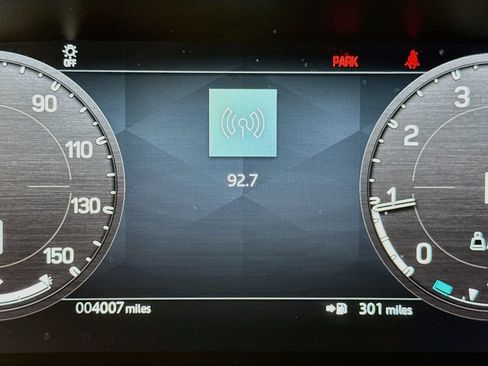 Used 2026 Land Rover Defender 110 X-Dynamic SE AWD/4WD image 11