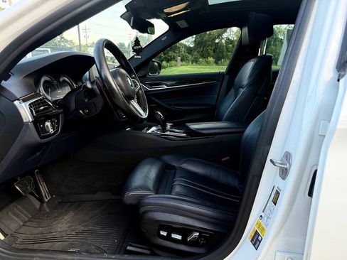Used 2019 BMW 530e w/ M Sport Package RWD image 12