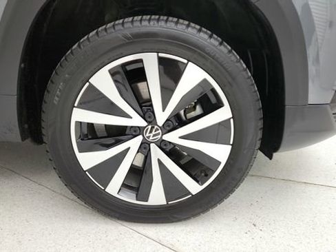 Used 2024 Volkswagen Taos SE FWD image 27