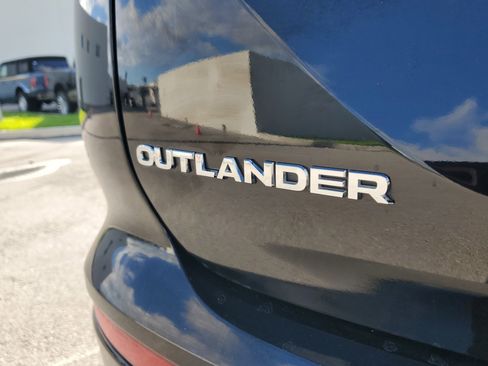 Used 2024 Mitsubishi Outlander ES image 31