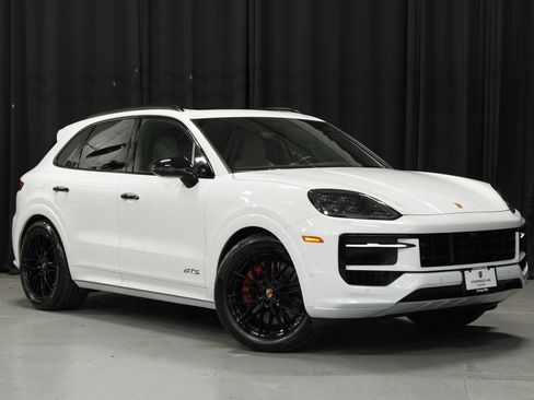 Used 2025 Porsche Cayenne GTS AWD/4WD image 7
