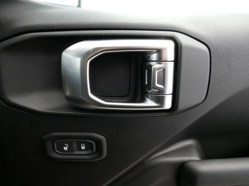 New 2025 Jeep Gladiator Willys image 28