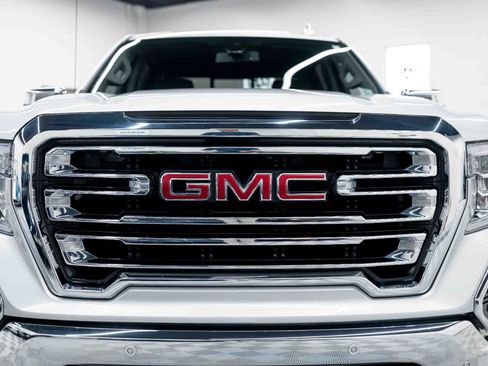 Used 2022 GMC Sierra 1500 SLT w/ SLT Premium Plus Package AWD/4WD image 16