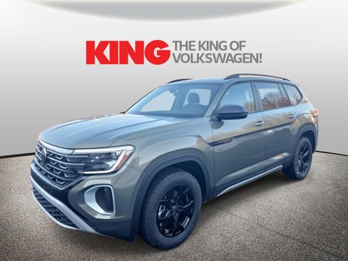 New 2026 Volkswagen Atlas Peak Edition image 9