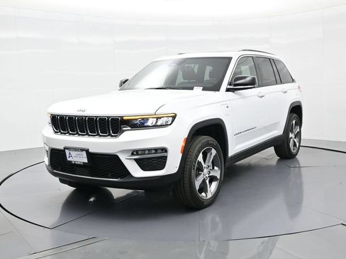 Used 2025 Jeep Grand Cherokee Limited 4xe w/ Luxury Tech Group II AWD/4WD image 2