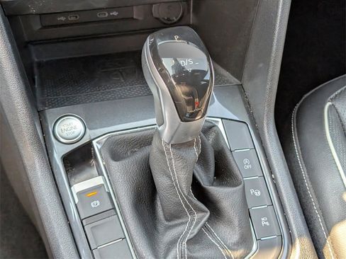 Used 2022 Volkswagen Tiguan SEL R-Line image 18