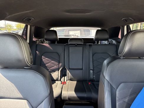 Used 2025 Volkswagen Atlas Cross Sport SE FWD image 11