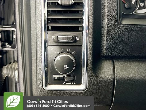 Used 2016 RAM 1500 Laramie w/ Convenience Group AWD/4WD image 18