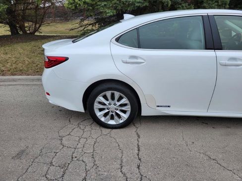 Used 2015 Lexus ES 300h w/ Navigation System Package image 33