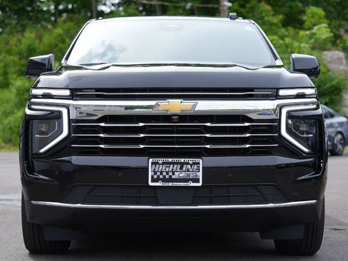 Used 2025 Chevrolet Suburban LT AWD/4WD image 9
