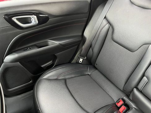 Used 2025 Jeep Compass Trailhawk image 38