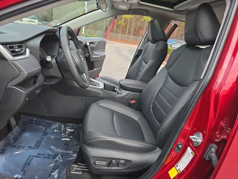 Certified 2022 Toyota RAV4 XLE Premium image 15