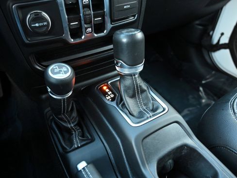 Used 2022 Jeep Wrangler Unlimited Sahara w/ Cold Weather Group image 33