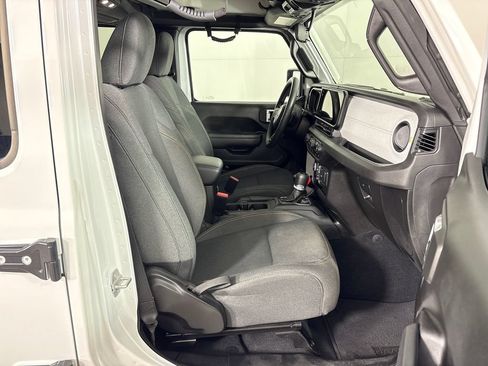Used 2025 Jeep Gladiator Sport AWD/4WD image 6