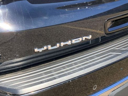 Used 2023 GMC Yukon SLT image 31