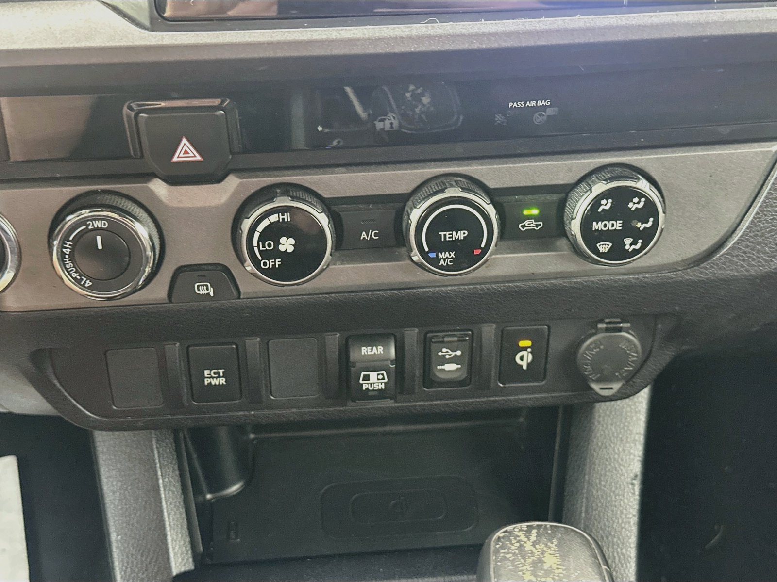 Used 2018 Toyota Tacoma TRD Sport AWD/4WD image 16