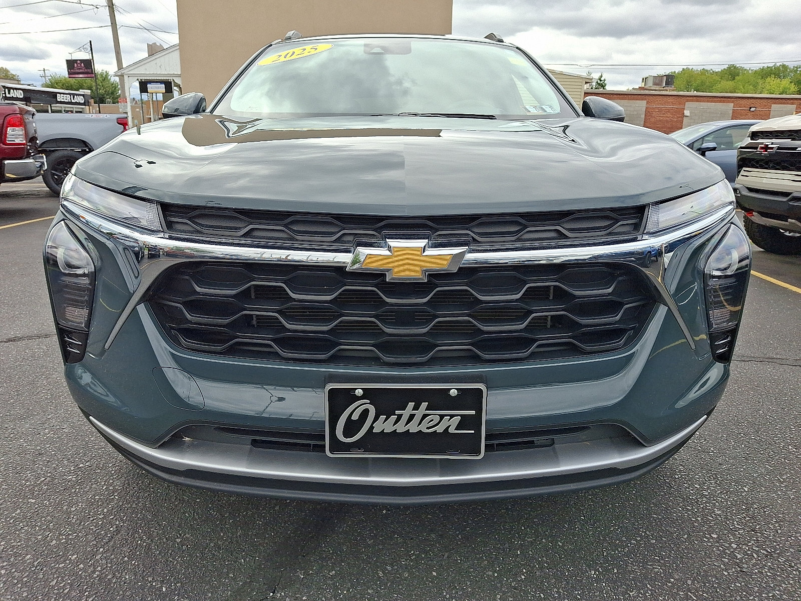 Used 2025 Chevrolet Trax LT FWD image 8