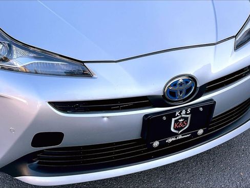 Used 2021 Toyota Prius LE image 26