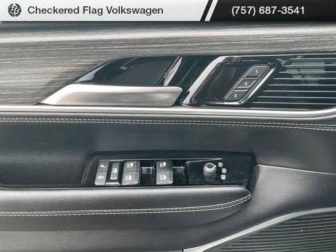 Used 2024 Jeep Wagoneer Series II w/ Flexible Seating Group AWD/4WD image 13