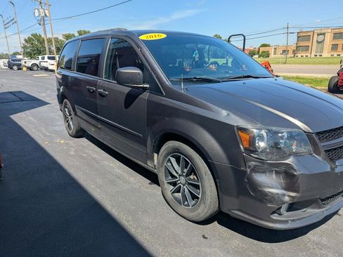 Used 2016 Dodge Grand Caravan R/T FWD image 5