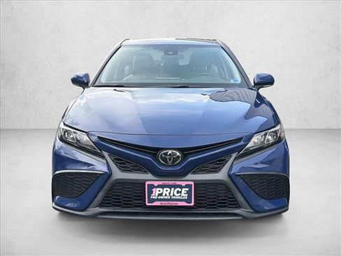 Used 2023 Toyota Camry SE FWD image 2