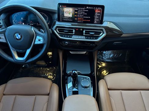 Used 2024 BMW X4 xDrive30i w/ Premium Package image 3