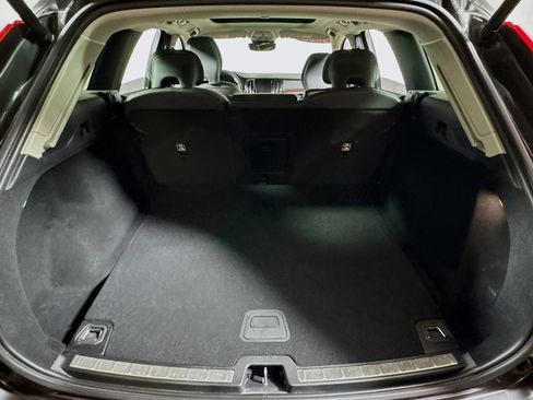 Used 2023 Volvo XC60 B5 Plus image 25