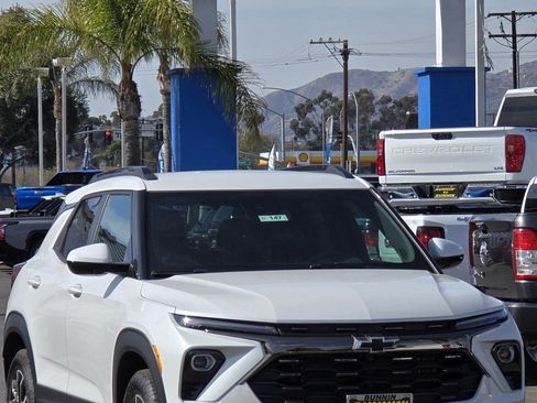 Used 2025 Chevrolet TrailBlazer ACTIV w/ Convenience Package FWD image 1
