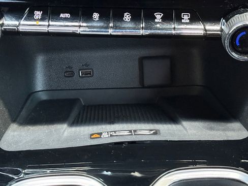 Used 2025 Chevrolet Traverse LT FWD image 27