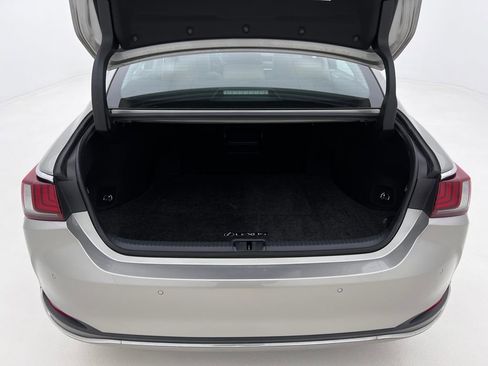 Used 2021 Lexus ES 300h w/ Luxury Package image 24