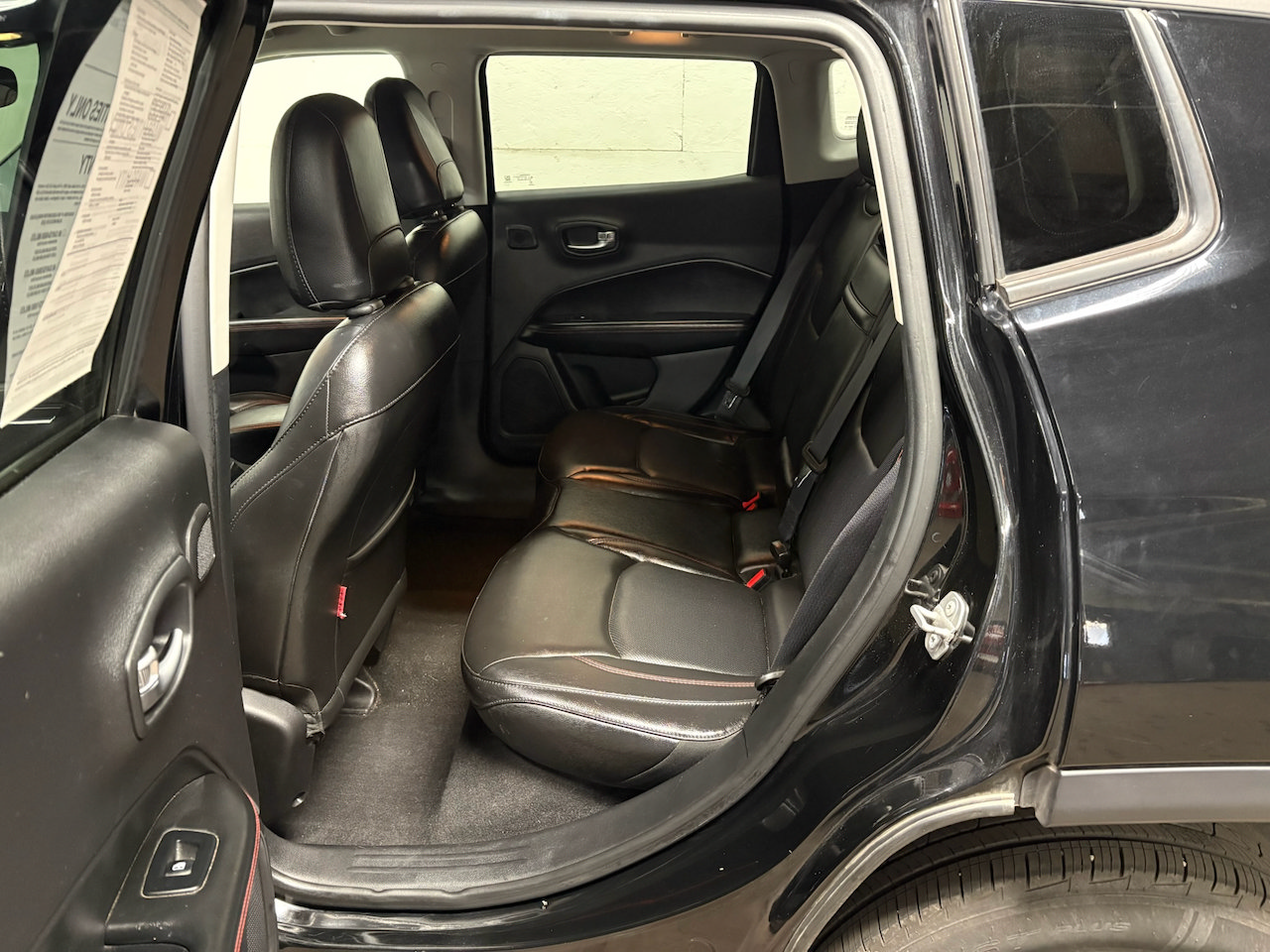 Used 2018 Jeep Compass Trailhawk w/ Leather Interior Group AWD/4WD image 12