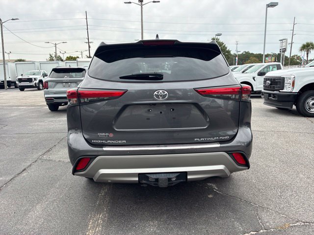 Used 2023 Toyota Highlander Platinum AWD/4WD image 3