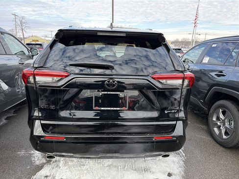 New 2025 Toyota RAV4 SE image 6