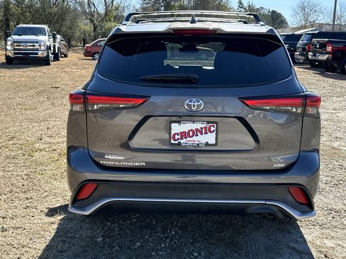 Used 2021 Toyota Highlander XSE image 6