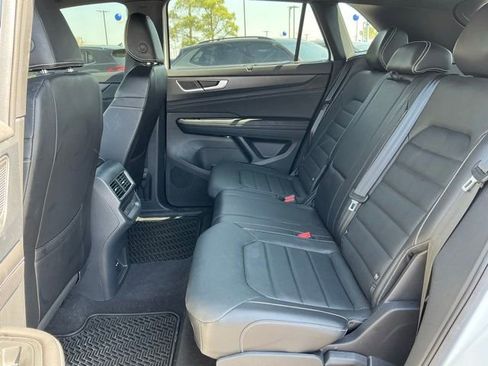 Used 2024 Volkswagen Atlas Cross Sport SEL R-Line image 19