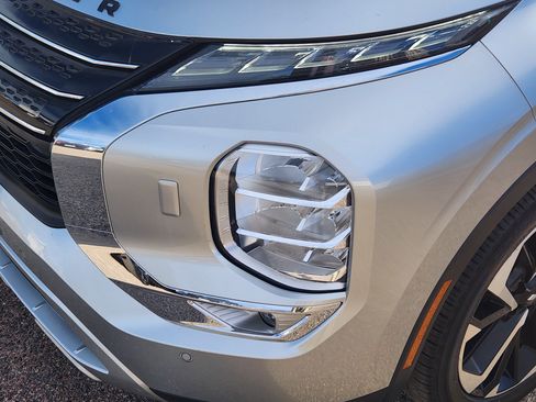 Used 2022 Mitsubishi Outlander SE image 5