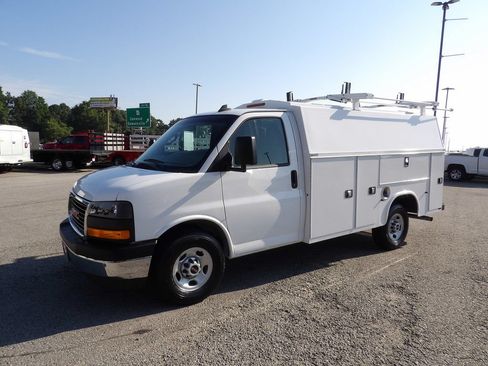 Used 2021 GMC Savana 3500 w/ Power Convenience Package RWD image 3