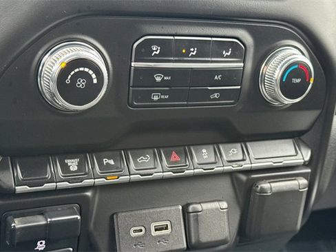 Used 2021 GMC Sierra 3500 4x4 Crew Cab w/ Gooseneck/5TH Wheel Package image 30