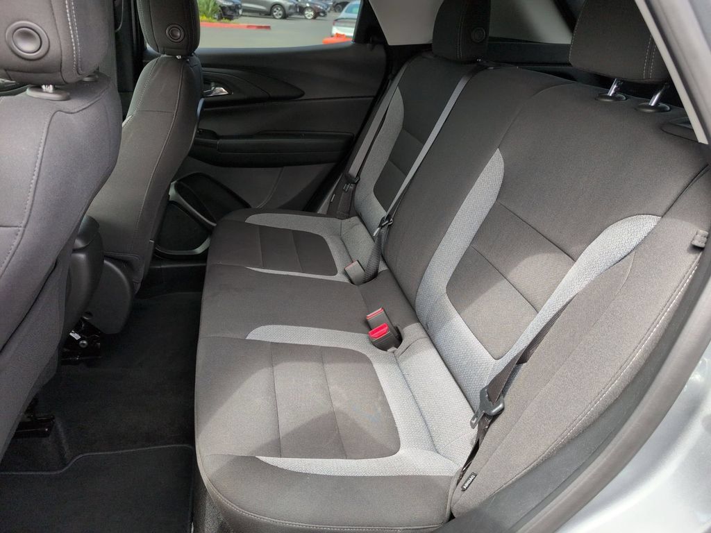 Used 2025 Chevrolet TrailBlazer LT AWD/4WD image 28
