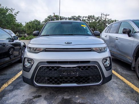 Used 2020 Kia Soul LX FWD image 4