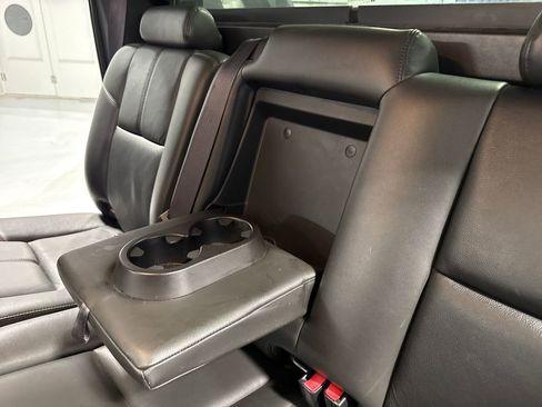 Used 2011 Chevrolet Avalanche LT w/ Regional Value Package AWD/4WD image 35