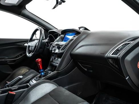 Used 2016 Ford Focus RS image 29