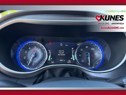 Used 2025 Chrysler Pacifica Select FWD image 19