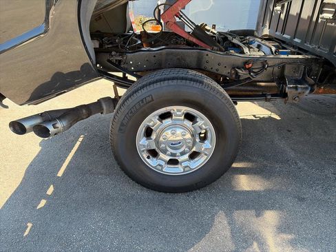 Used 2015 Ford F350 XLT w/ XLT Premium Package image 13