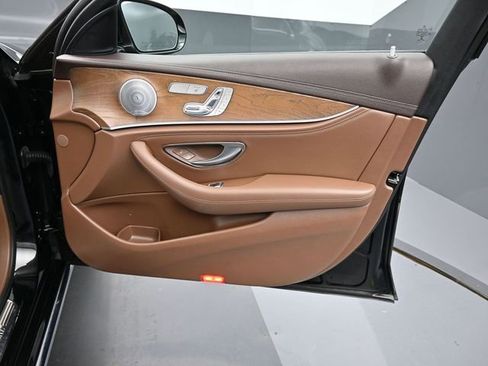 Used 2018 Mercedes-Benz E 300 4MATIC image 43