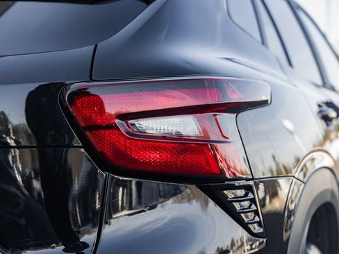 Used 2025 Chevrolet Trax LT w/ LT Convenience Package image 7