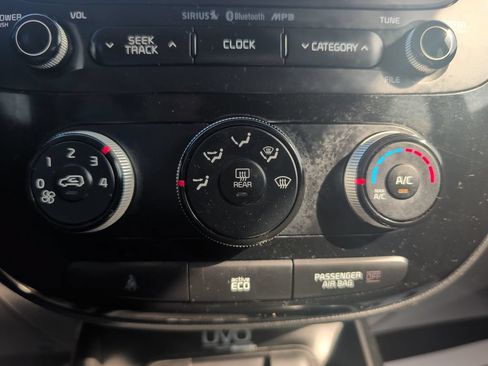 Used 2015 Kia Soul ! FWD image 15