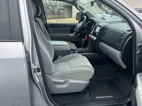 Used 2019 Toyota Sequoia SR5 image 9